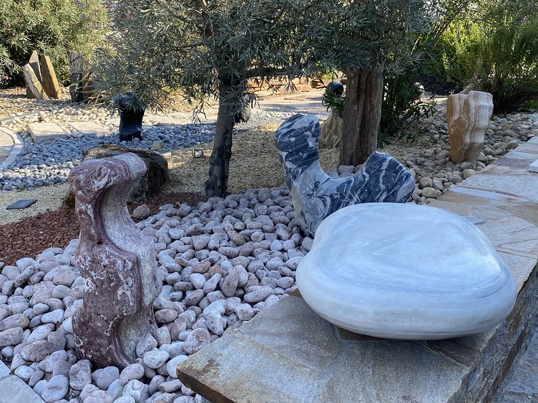 GALET GEANT BLANC POLI ET MONOLITHES D_EXCEPTION (Copier)