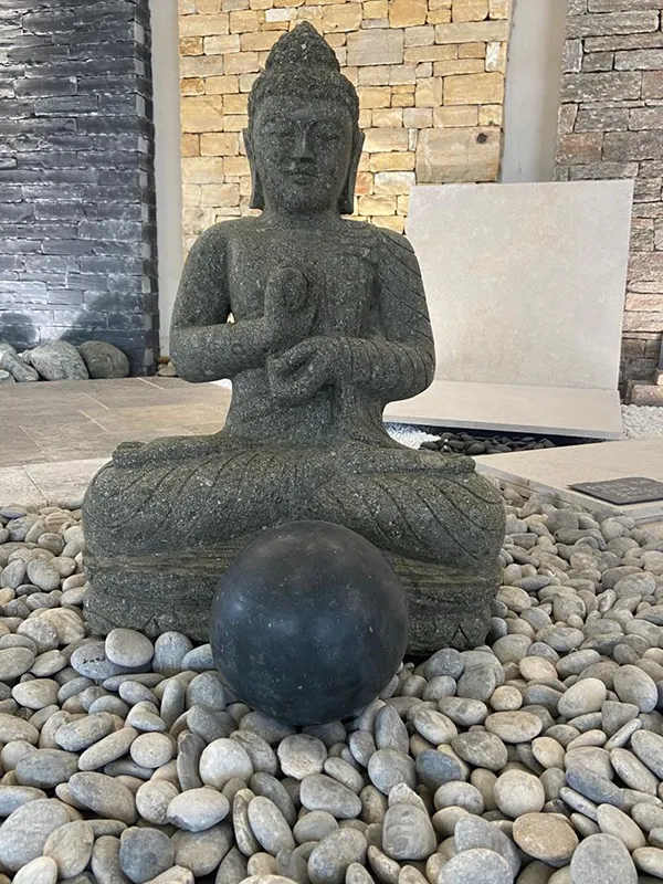 bouddha green stone et sphere noire