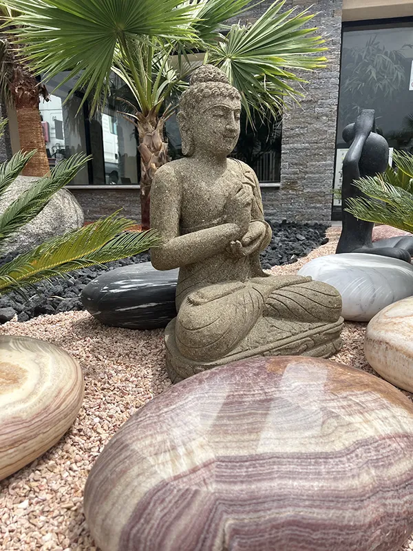 expo grimaud octobre 2022 galets geants graviers rose provence et statue grenn stone bouddha (126) - Copie