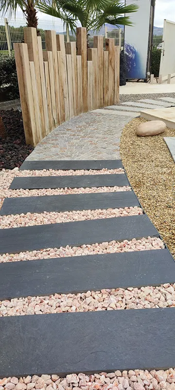 expo grimaud plaque ebano et gravillons rose provence 12-20