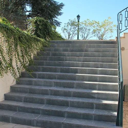 Pierre d'Inde - Bombay Grey et Perles de Jena 80x80cm (1)