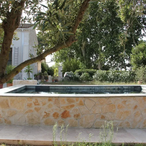 Pierre de Bali parement Savannah et dallage travertin mix 40x60cm