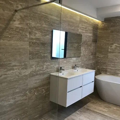 Salle de bain travertin vein cut Avignon