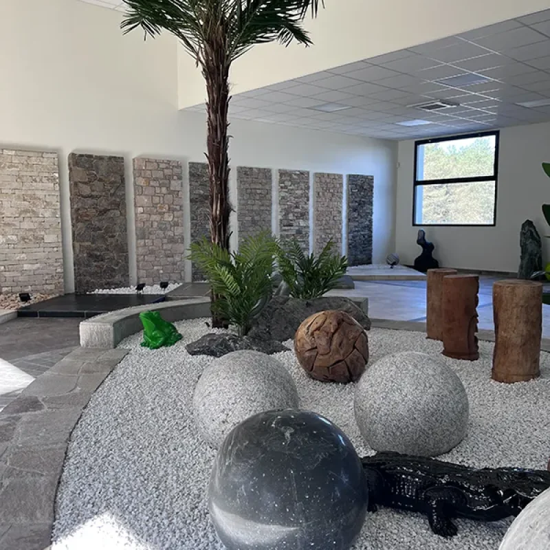 SPHERES GRANIT ET MARBRE NOIR ET SPHERE TECK ALBI