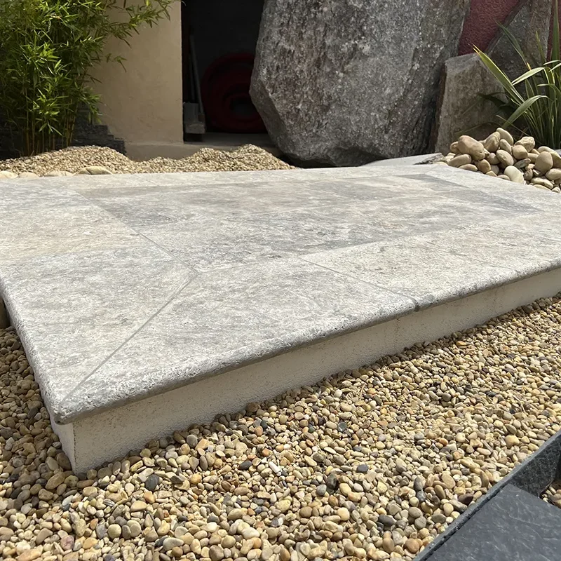 expo grimaud dallage et margelle travertin silver (1)