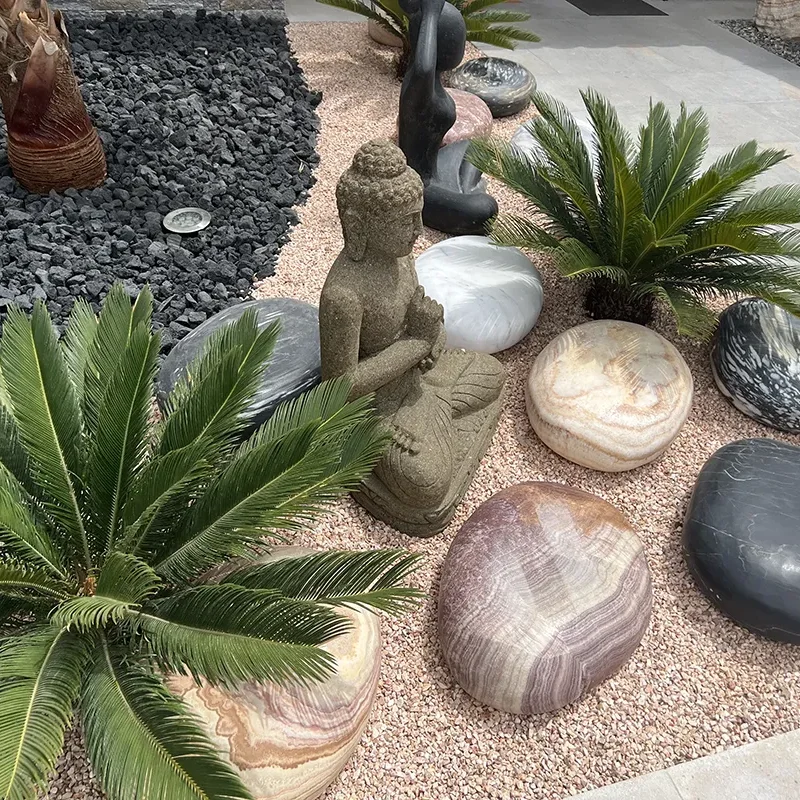 expo grimaud octobre 2022 galets geants graviers rose provence et statue grenn stone bouddha (127) - Copie