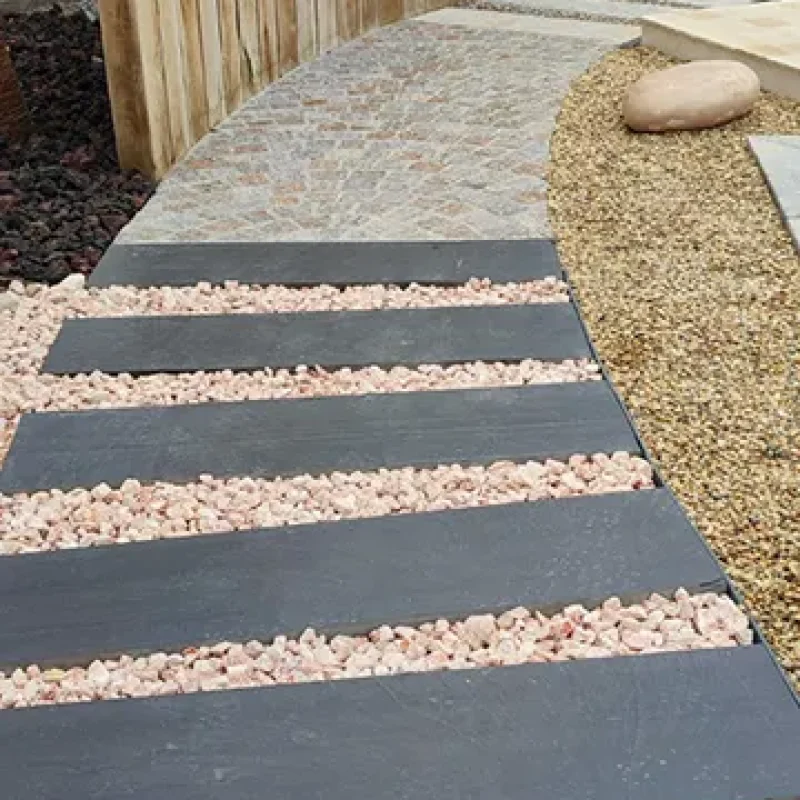 expo grimaud plaque ebano et gravillons rose provence 12-20